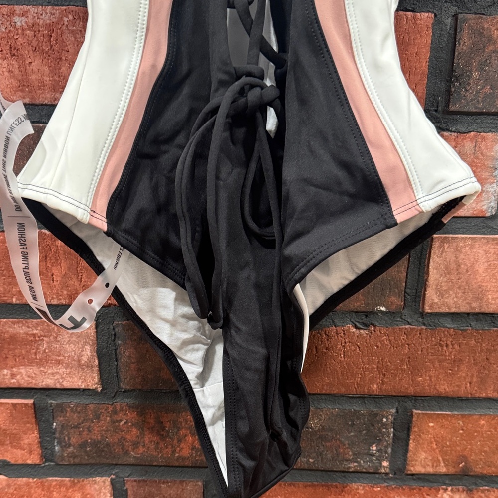 TA3 Plungey Triangle swimsuits - Picture 9 of 12